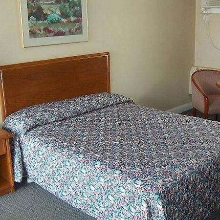Barrie Motel Buitenkant foto