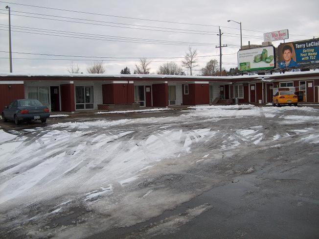 Barrie Motel Buitenkant foto